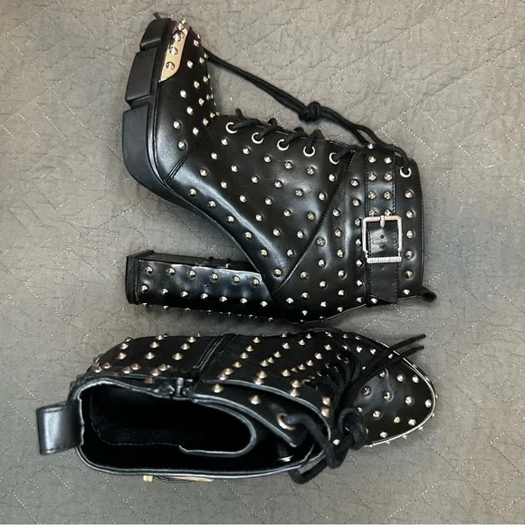 Gianni Bini Studded Lace Up Ankle Boots Black Block Heel Buckle Women’s 9.5 - Picture 2 of 11